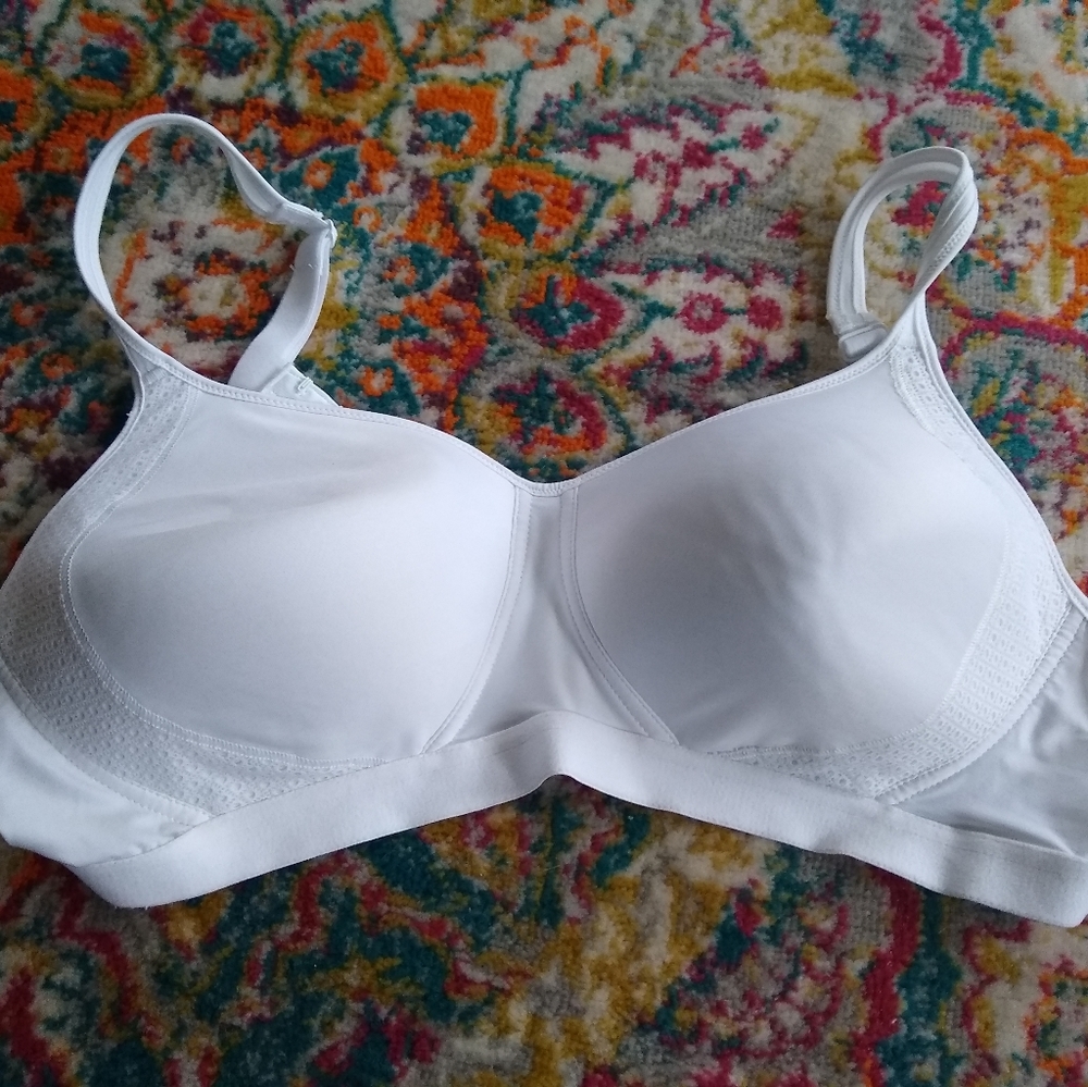 Hanes molded soft cup wirefree bra